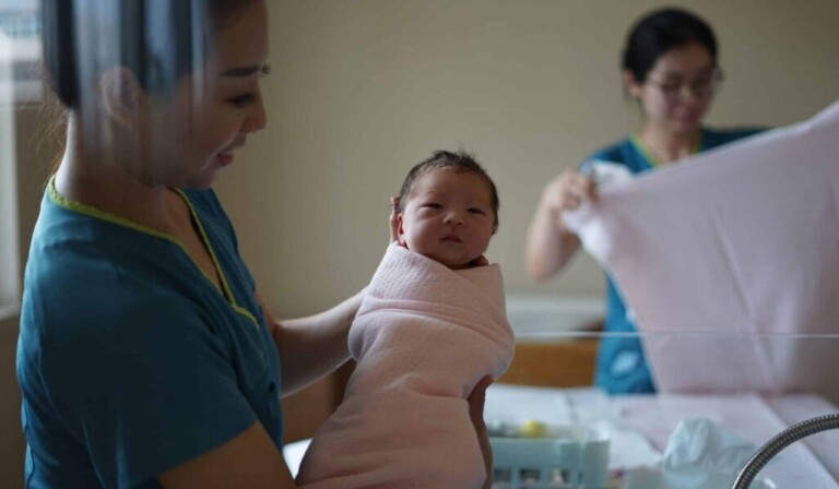 Dream midwife - dream meaning midwife