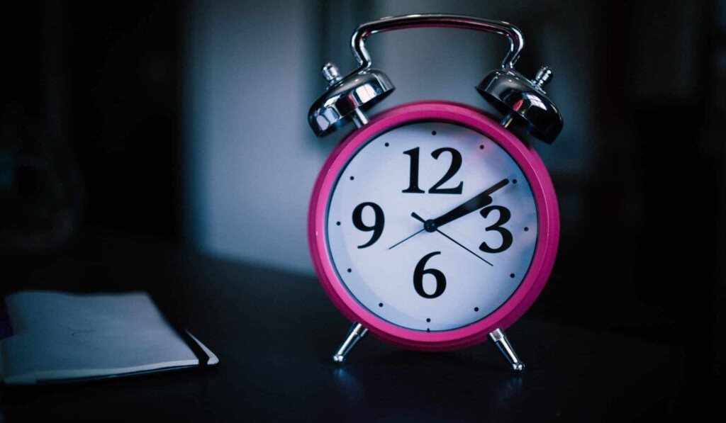Dream alarm clock - dream meaning alarm clock