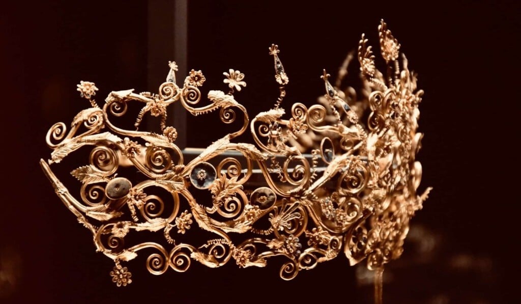 Dream crown and sceptre - dream meaning crown and sceptre