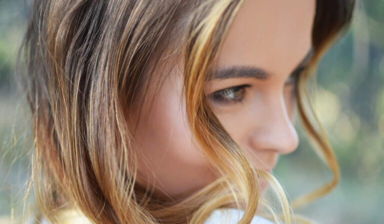 woman looking side way
