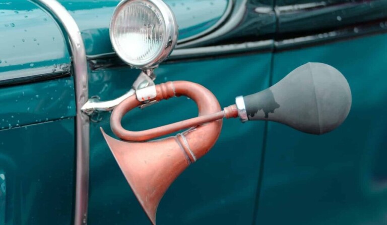 Dream honking - dream meaning honking