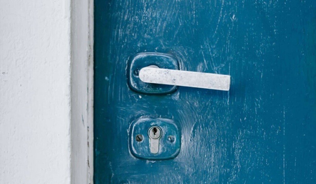 Dream latch or handle - dream meaning latch or handle
