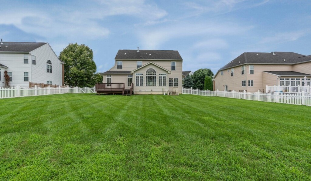 Dream lawn - dream meaning lawn