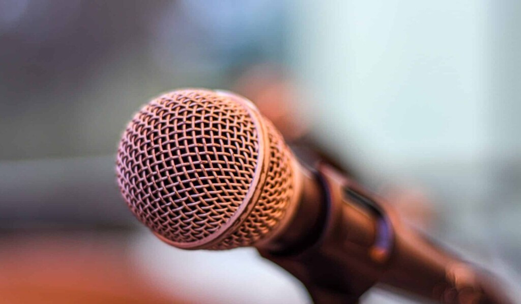 Dream microphone - dream meaning microphone