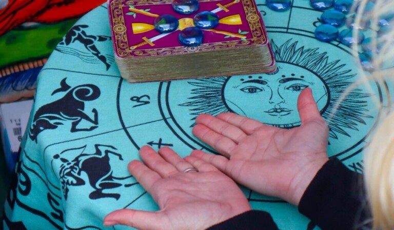 Dream palm reading - dream meaning palm reading