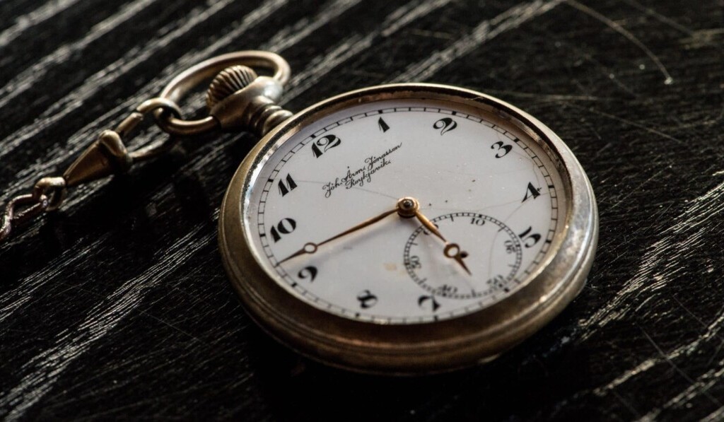 Dream pocket watch - dream meaning pocket watch