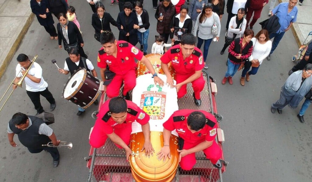 Dream procession or parade - dream meaning procession or parade
