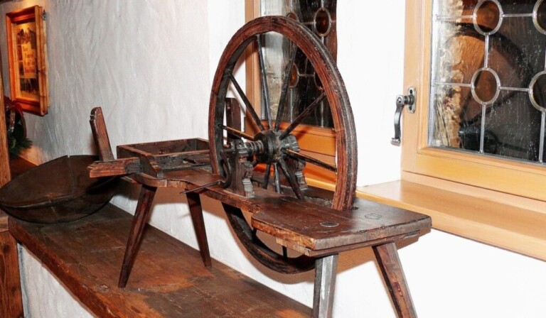 Dream spinning wheel - dream meaning spinning wheel