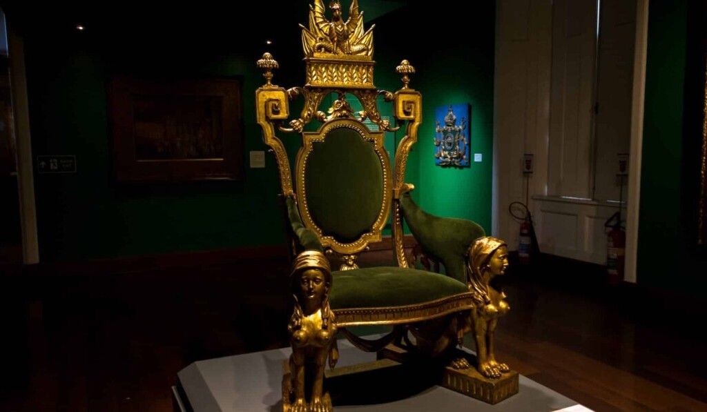 Dream throne - dream meaning throne