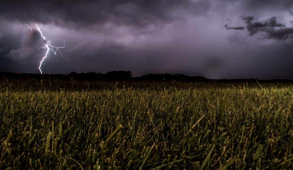 Dream thunderstorm - dream meaning thunderstorm