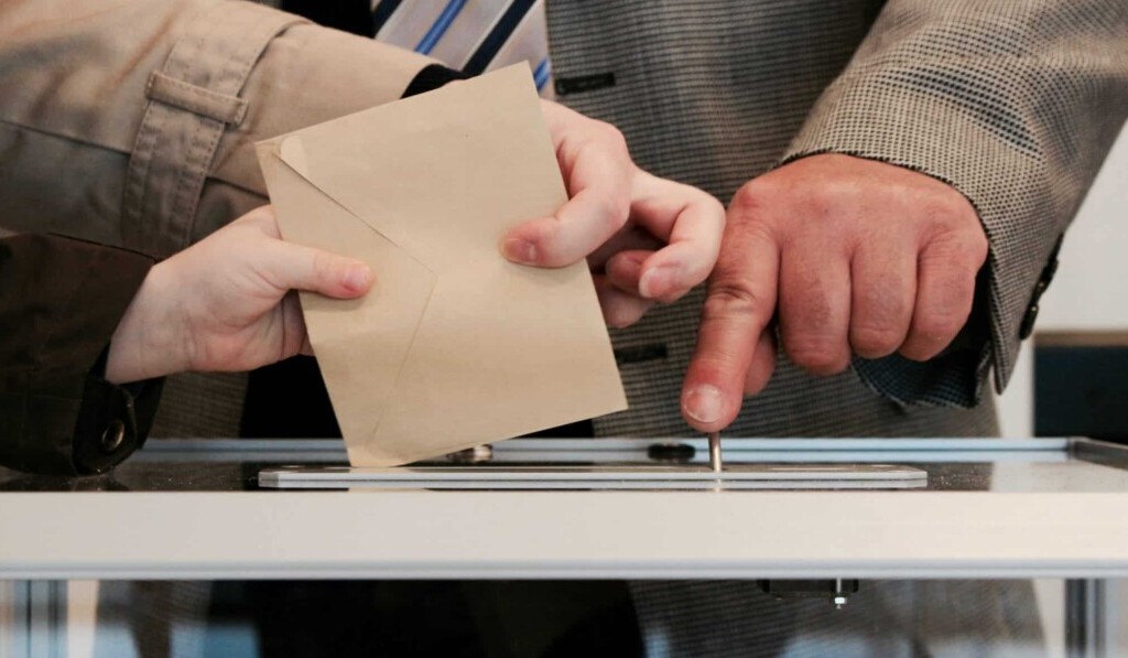 Dream voting (on something) - dream meaning voting (on something)