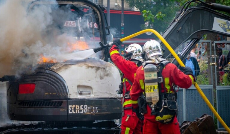 Droom brand blussen • droom betekenis brand blussen • droom uitleg op dromen.site