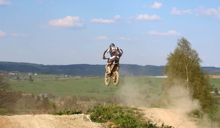 Droom crossbaan • droom betekenis crossbaan • droom uitleg op dromen.site