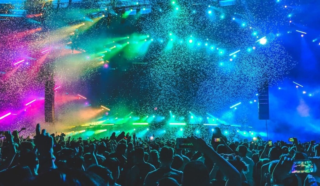 Droom feest • droom betekenis feest • droom uitleg op dromen.site