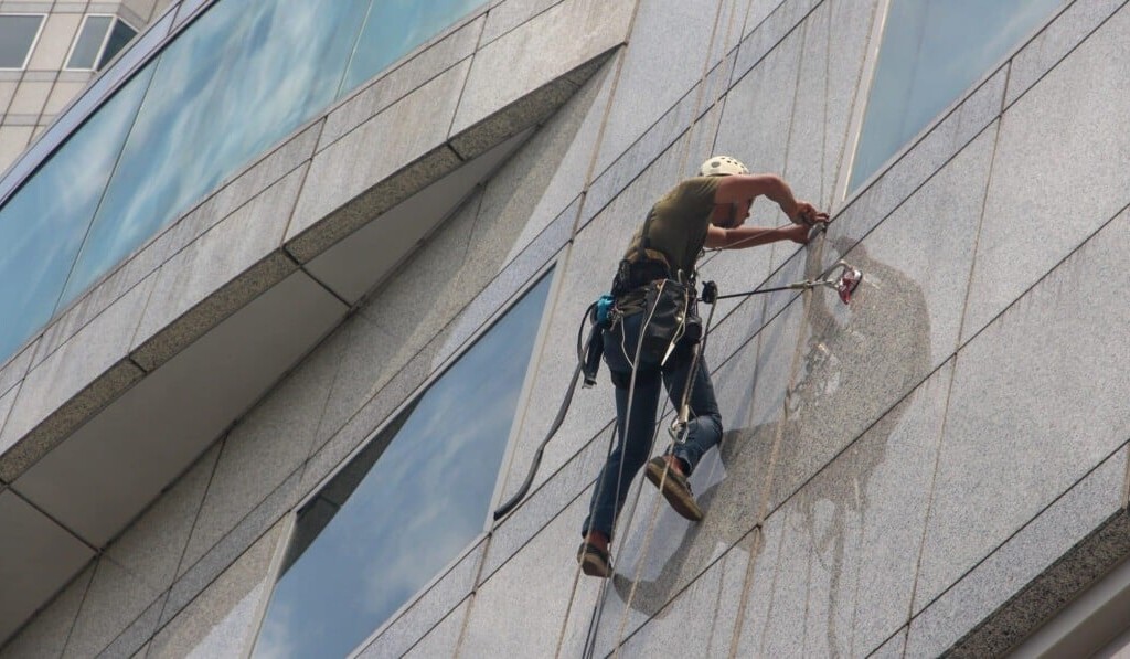 Droom glazen wassen • droom betekenis glazen wassen • droom uitleg op dromen.site