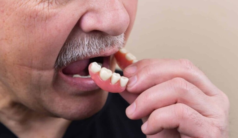 Droom tandenloos • droom betekenis tandenloos • droom uitleg op dromen.site