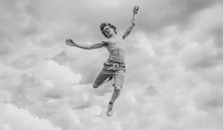 Droom zweven in de lucht • droom betekenis zweven in de lucht • droom uitleg op dromen.site