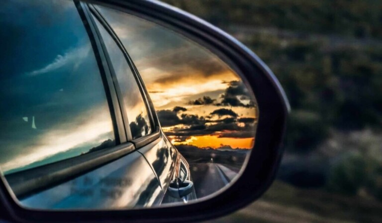 Espejo retrovisor en sueños - significado de los sueños Espejo retrovisor