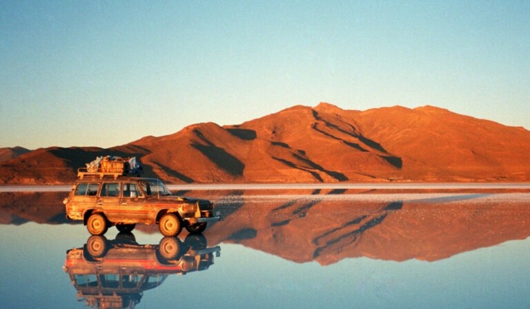 Todoterreno en el desierto