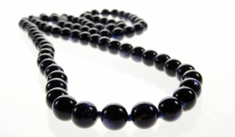 Soñar con ónix (piedra preciosa negra) - significado de soñar con ónix (piedra preciosa negra)