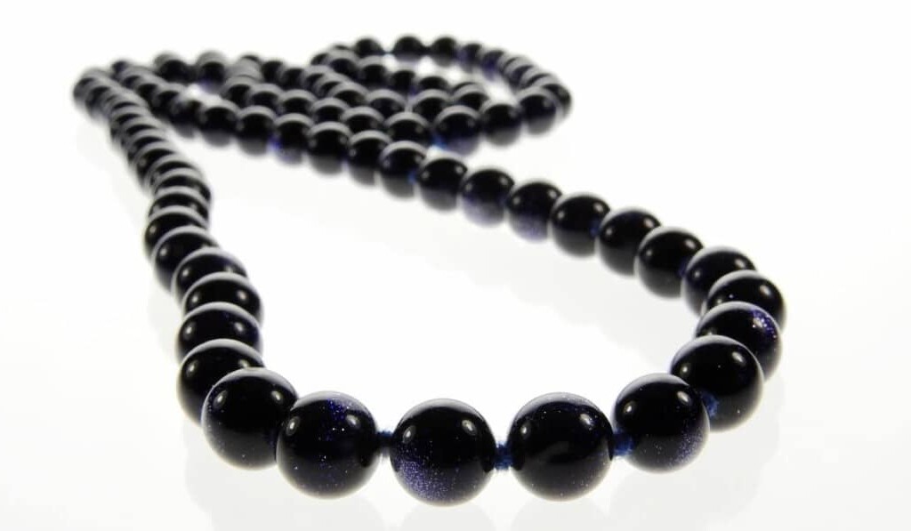 Soñar con ónix (piedra preciosa negra) - significado de soñar con ónix (piedra preciosa negra)