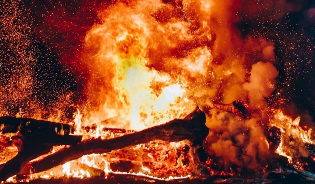 loderndes Feuer