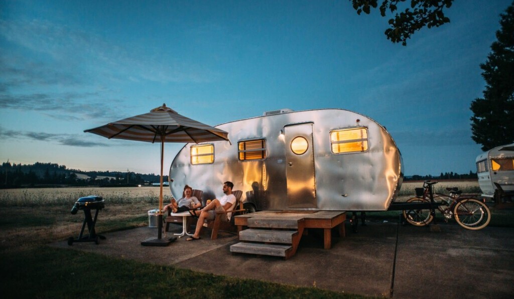 Dream camping - znaczenie snu camping