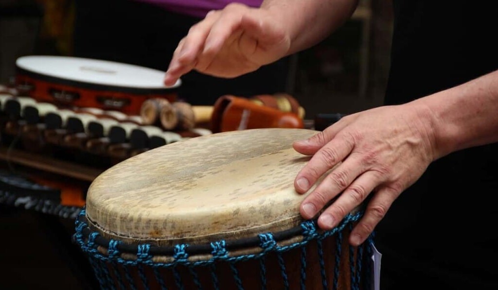 Sennik djembe - znaczenie snu djembe