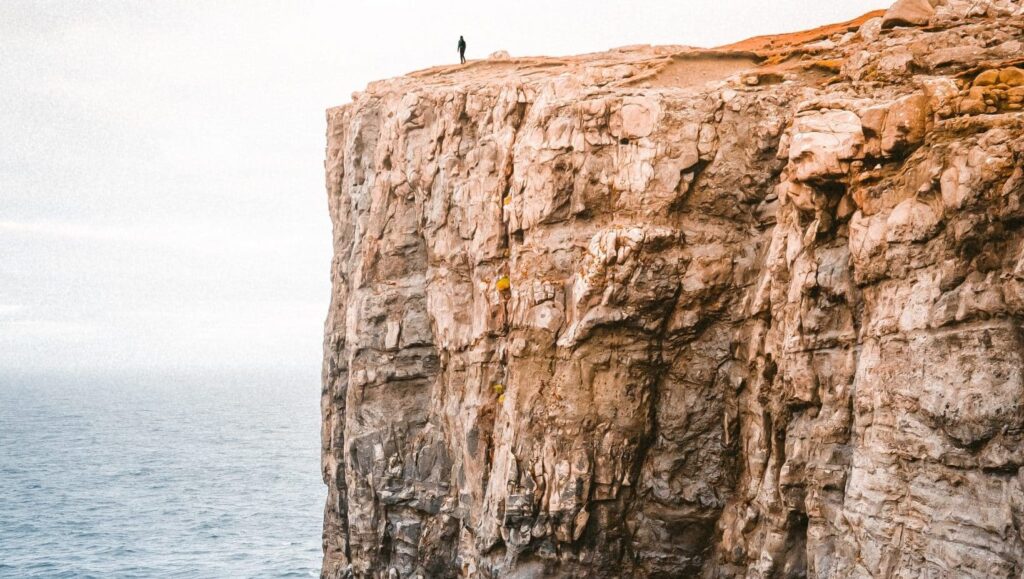 Όνειρο για γκρεμός-βράχος | Ερμηνεία και σημασία ονείρου