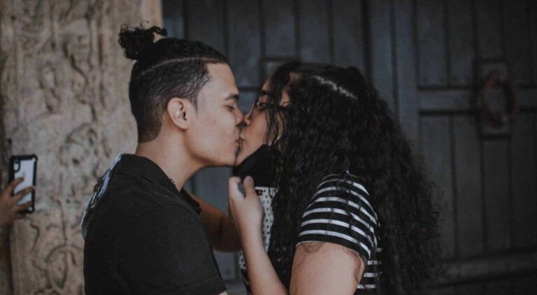 Droom over zoenen | Betekenis en uitleg