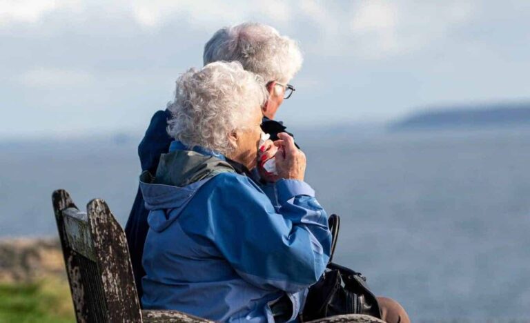 Drøm om gammelmand eller kone | Drømmetydning og betydning