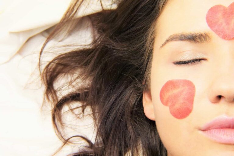 Sanje o mozolji in pege | Pomen in razlaga